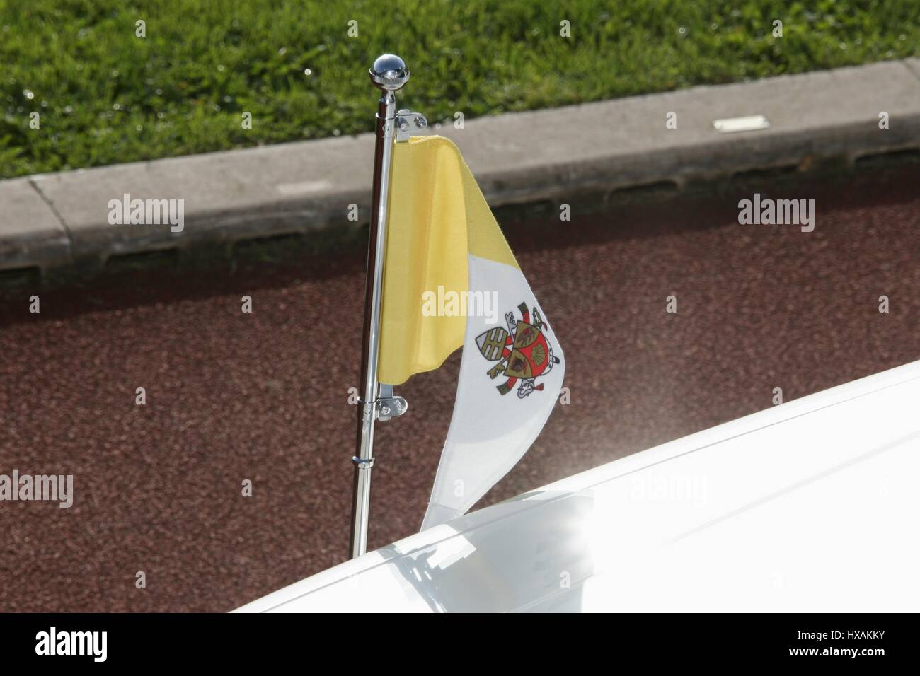 VATICAN FLAG ON POPE MOBILE THE POPE CAR 11 September 2006 ALTOTTING GERMANY Stock Photo