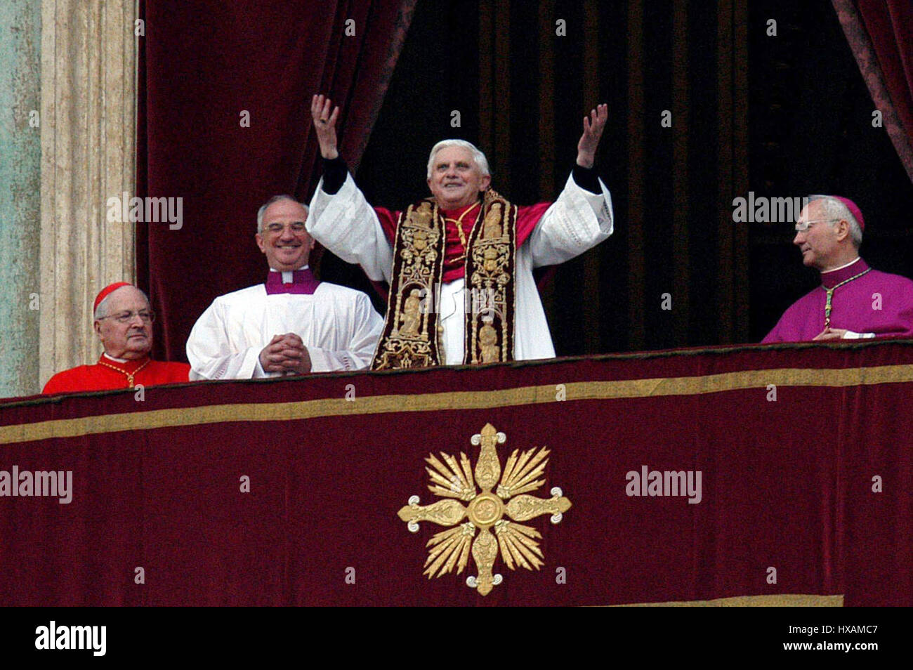 JOSEPH RATZINGER POPE BENEDICT XVI POPE BENEDICT XVI 19 April 2005 ST. PETERS VATICAN CITY ROME Stock Photo