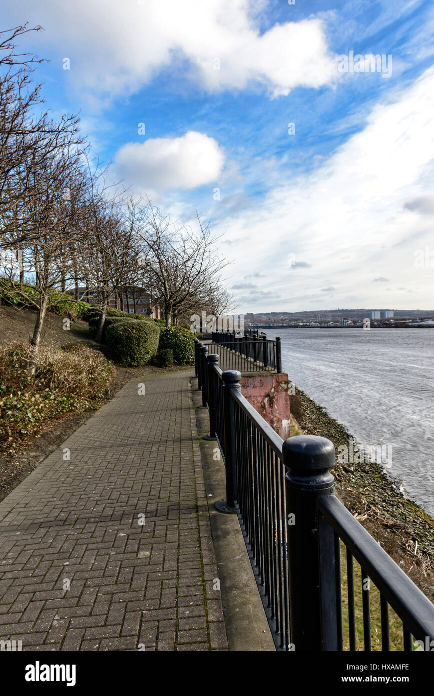 Hadrians wall path tyne and wear hi-res stock photography and images ...