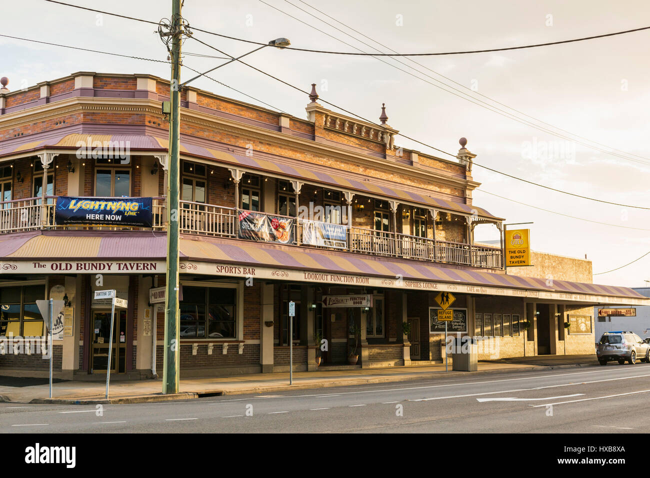 The Old Bundy Tavern - one of Bundaberg's most historic hotels, built in 1917.  Bundaberg, Queensland, Australia Stock Photo