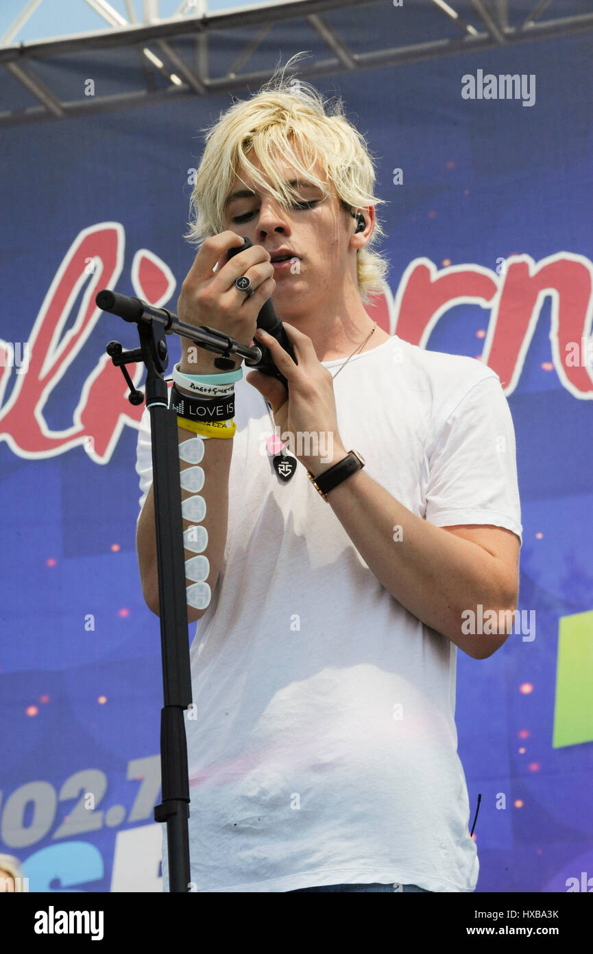 Ross lynch r5 perform onstage hi-res stock photography and images 