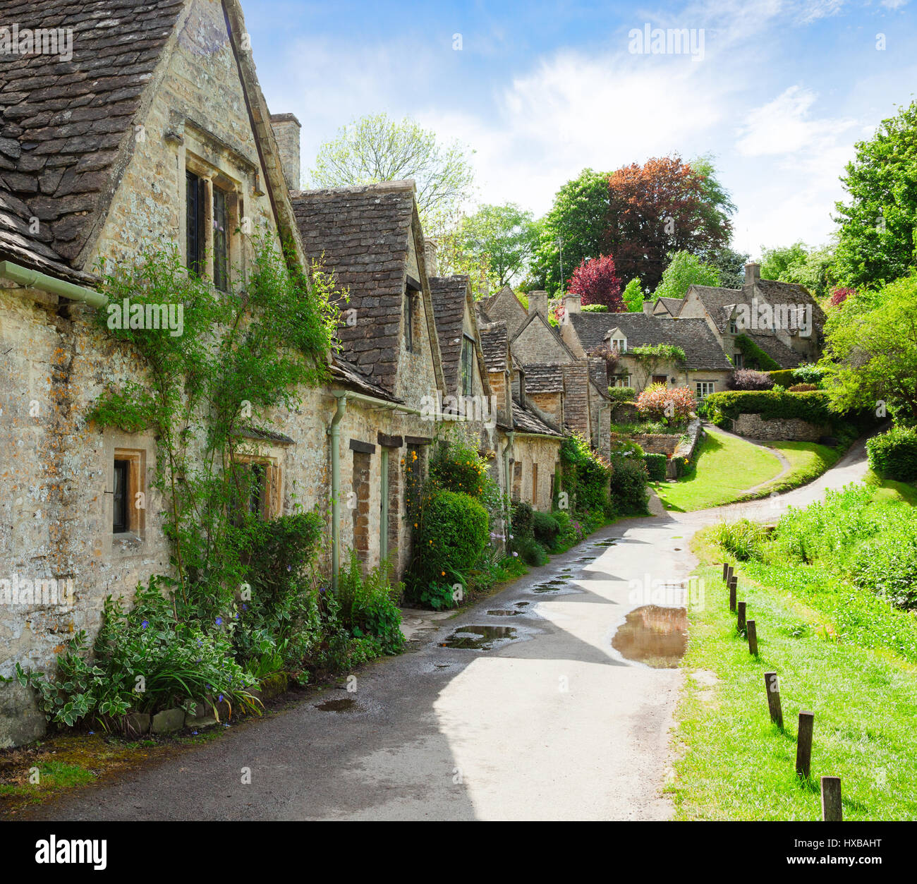 Row house living street hi-res stock photography and images - Alamy