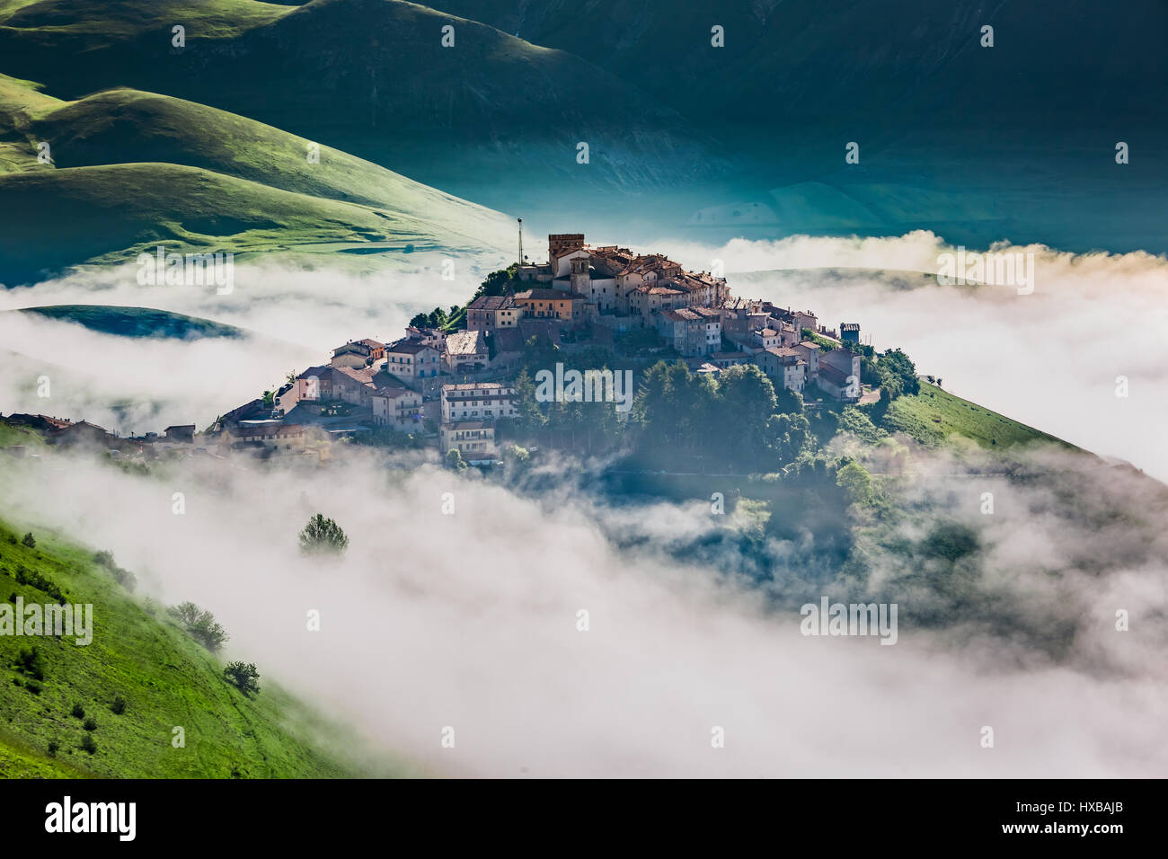 Breathtaking Dawn In The Castelluccio Umbria Italy Stock Photo Alamy Breathtaking Dawn In The Castelluccio Umbria Italy Stock Photo Alamy