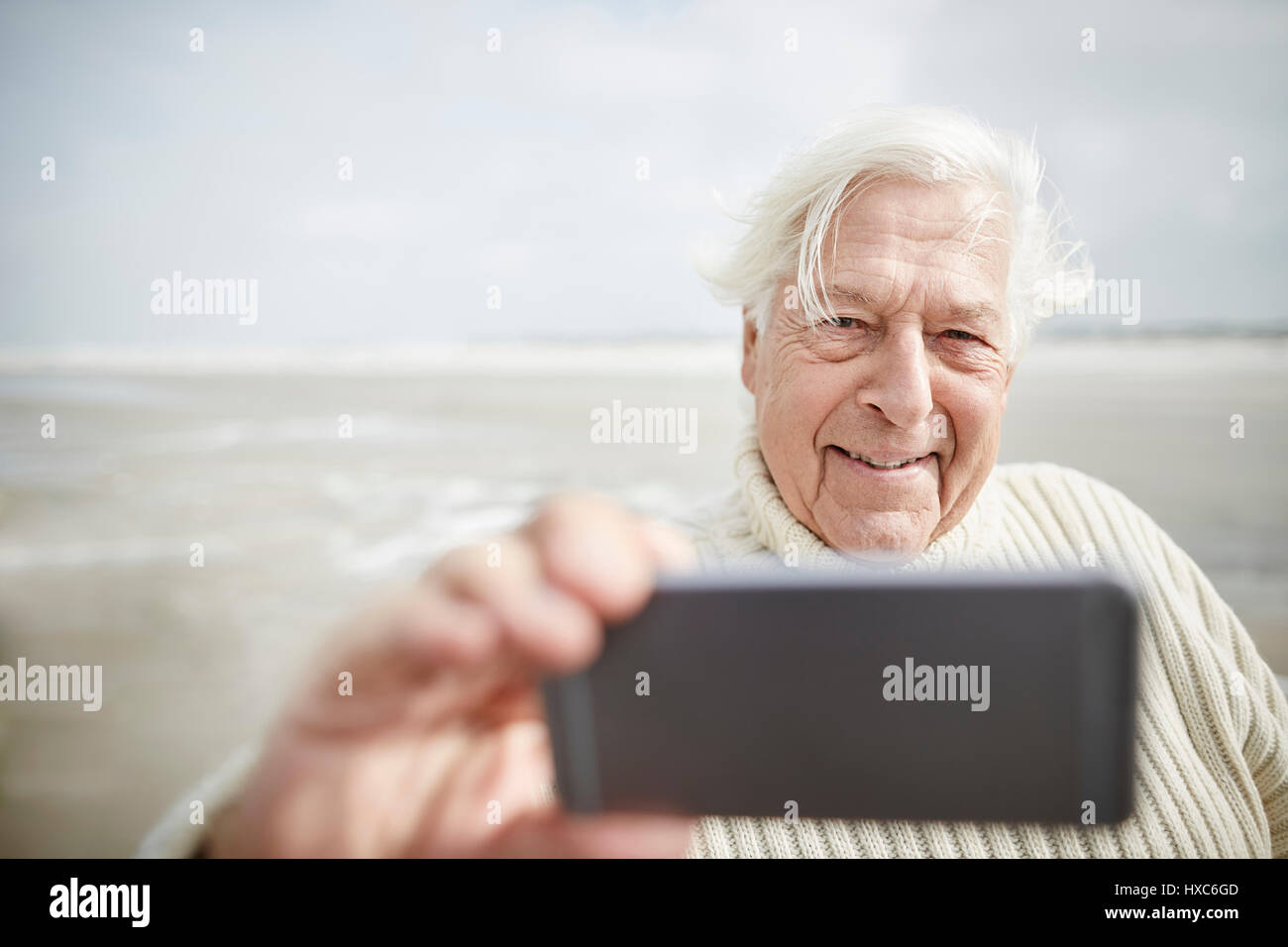 Senior men taking selfie hi-res stock photography and images - Alamy