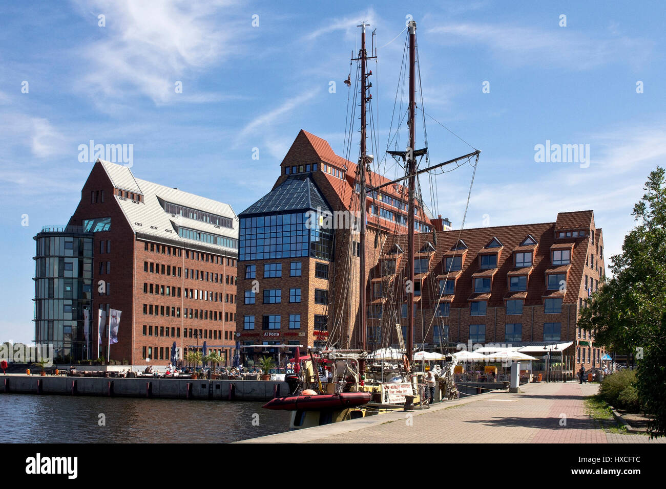 One finds renovated memories in the Rostock town harbour, in the former