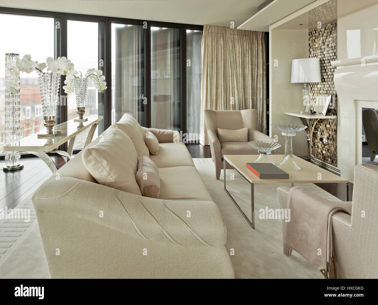 Chairish | The Art of Vintage. The Luxury of Home.