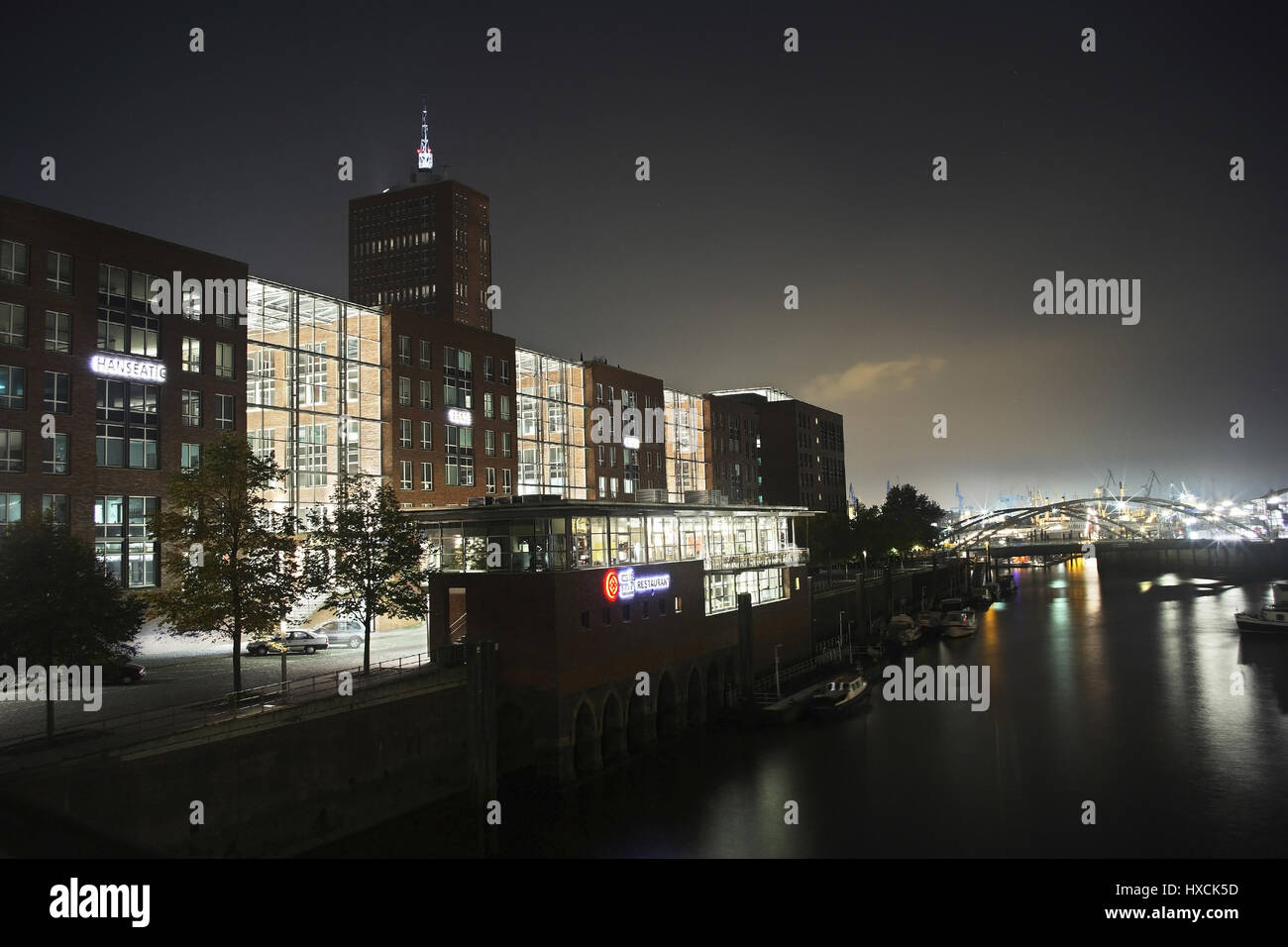 Hanseatic League Trade centre in Hamburg at night (architect: Naegele, courtier, Tiedemann and partner), Hanseatic Trade Center in Hamburg bei Nacht ( Stock Photo
