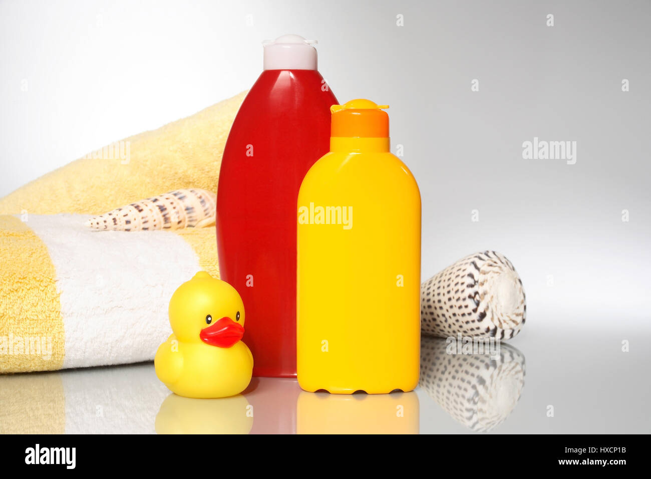 Bath sheets with solar milk and nursing cream, Badelaken mit Sonnenmilch und Pflegecreme Stock Photo