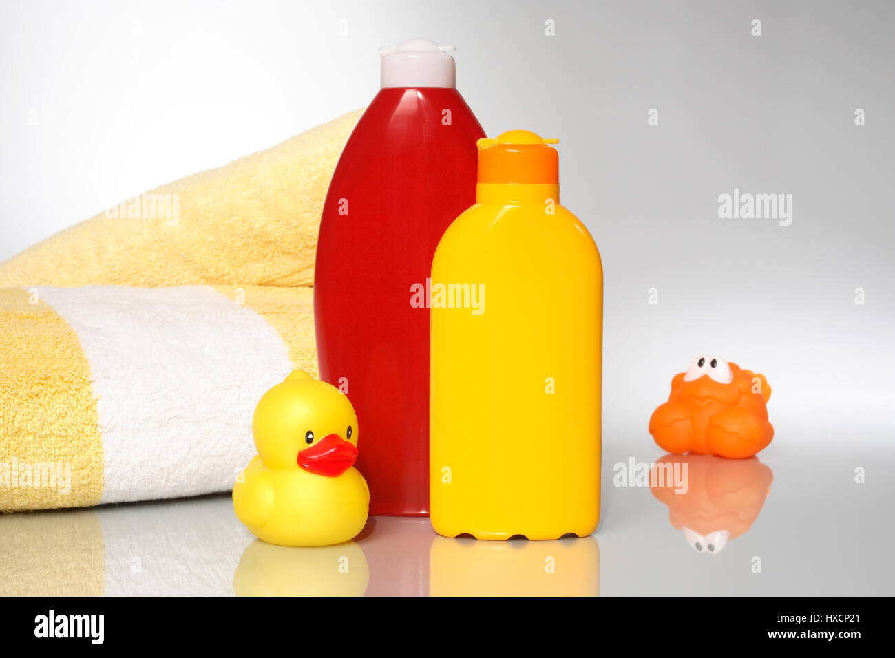 Bath sheets, solar milk, nursing cream and elastic animals, Badelaken, Sonnenmilch, Pflegecreme und Gummitiere Stock Photo