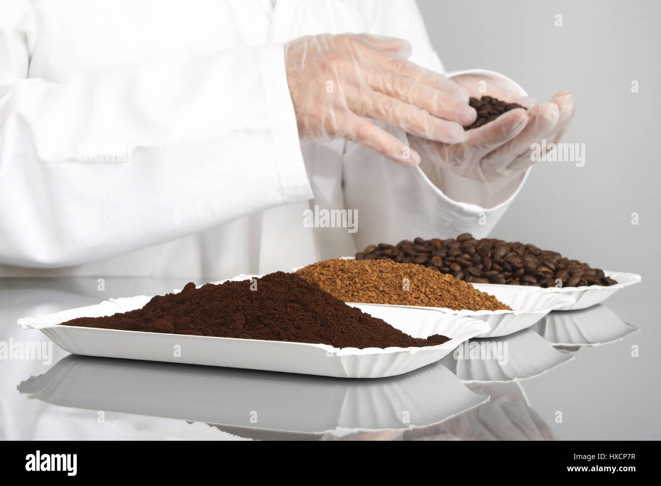 Coffee tests in the lab, Kaffeeproben im Labor Stock Photo Alamy
