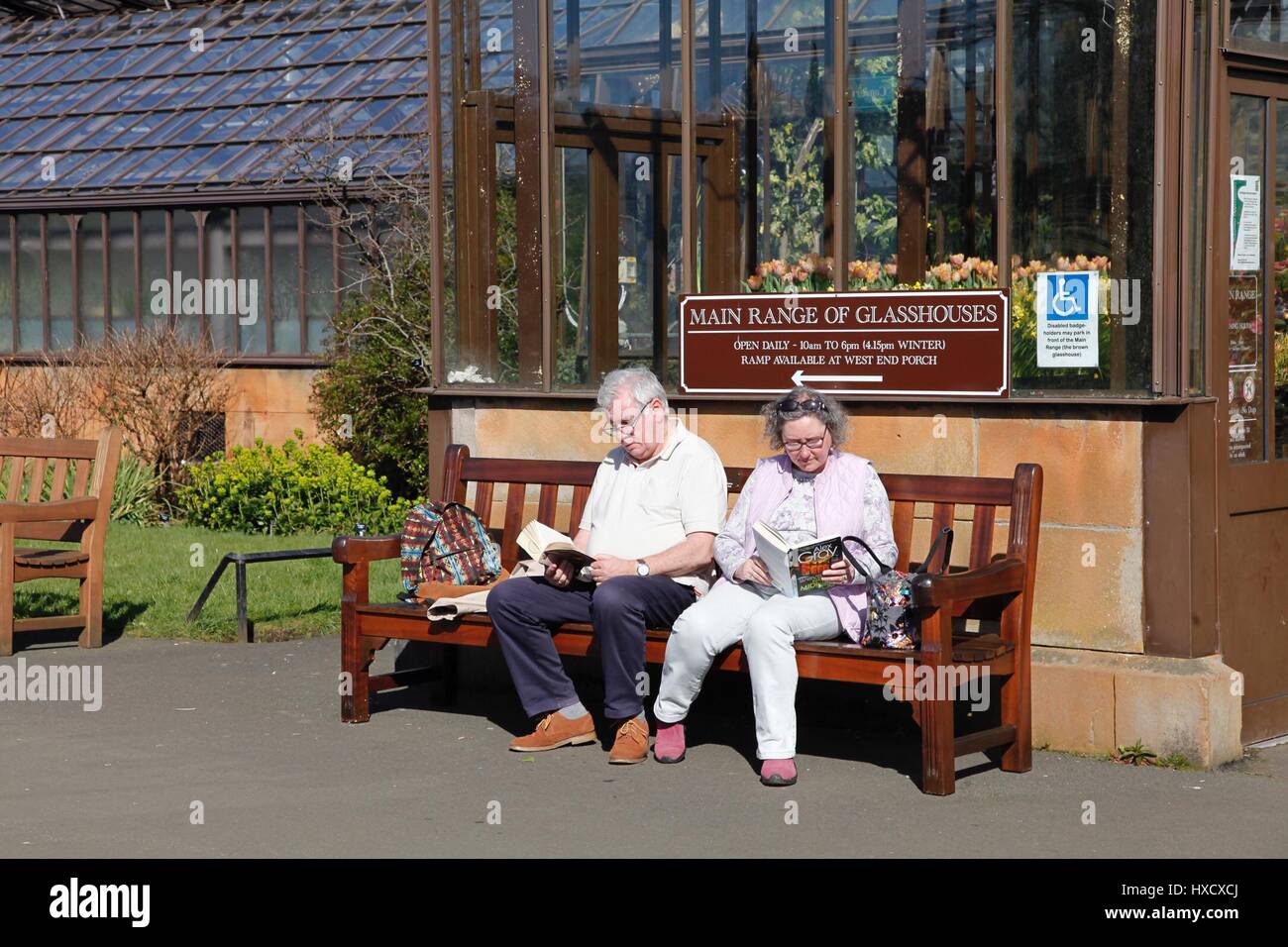 Botanic Gardens Glasgow, Scotland, UK. 27 March 2017. Glaswegians enjoying lunchtime sun in this popular West End park. Alan Oliver/Alamy Live News. Stock Photo