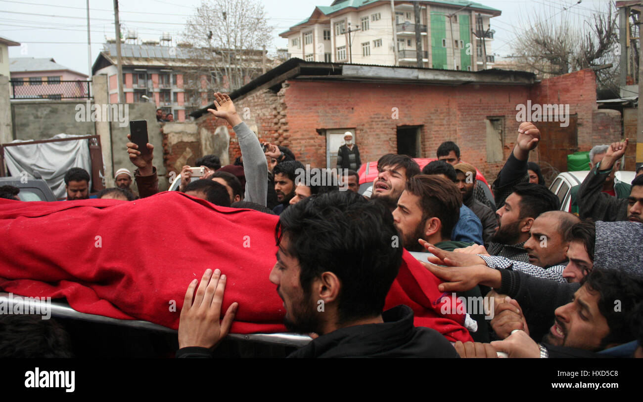 Srinagar, Kashmir. 28th March 2017.Relatives carry the body .One person was killed and four others were injured today in security forces' action against stone-pelting protesters near the encounter site in Chadoora area of central Kashmir's Budgam district.Security forces launched a cordon and search operation in Durbugh area of Chadoora in the early hours following information about the presence of terrorists in the area, a police official said. Credit: Sofi Suhail/Alamy Live News Stock Photo