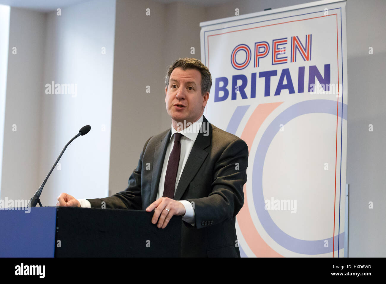 London, UK. 28th March 2017. Chris Leslie speaking at the Open Britain press conference. Leading supporters of the Open Britain campaign, Nicky Morgan MP, Chris Leslie MP and Nick Clegg MP hosted a press conference in which they answered questions about the Open Britain campaign’s publication: The Government’s Brexit Contract with the British people. Credit: Vickie Flores/Alamy Live News Stock Photo