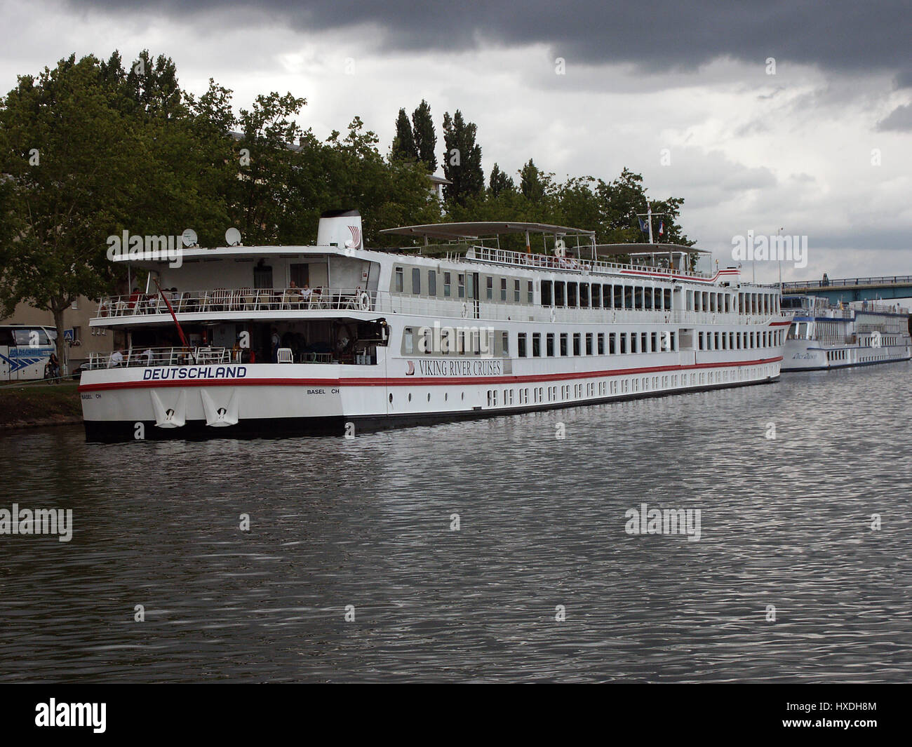Cruise ship on river hi-res stock photography and images - Alamy