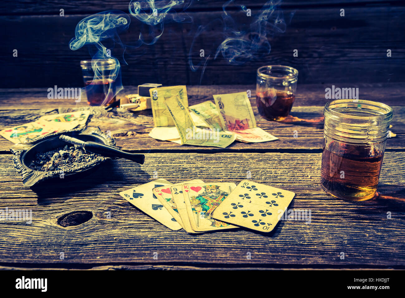 карточные игры. развивающие карточные игры. современные карточные игры. карточная игра заканчивается. настольная карточная игра.