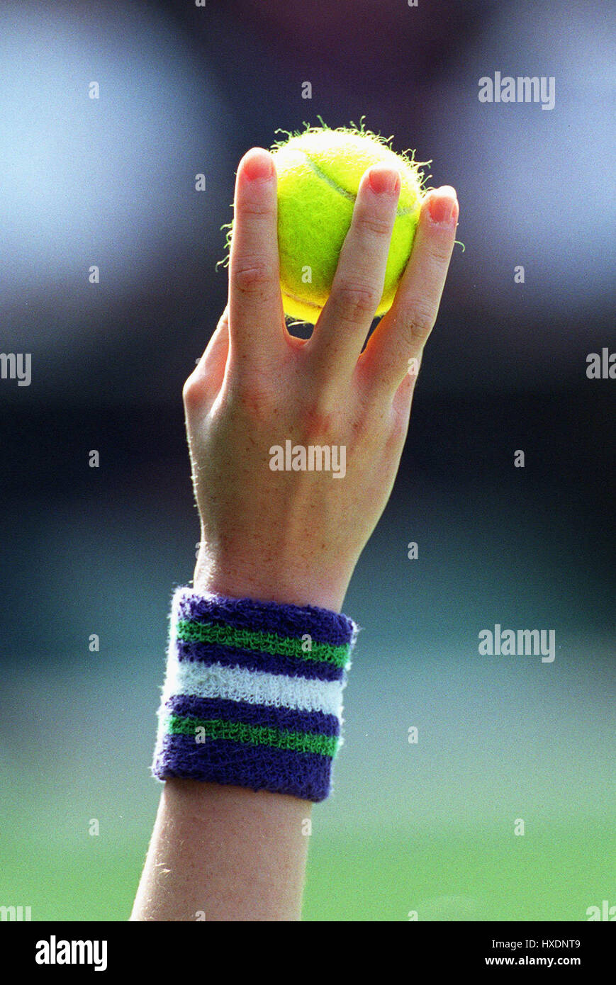 TENNIS BALL WIMBLEDON TENNIS CHAMPIONSHIPS 22 June 1999 Stock Photo Alamy