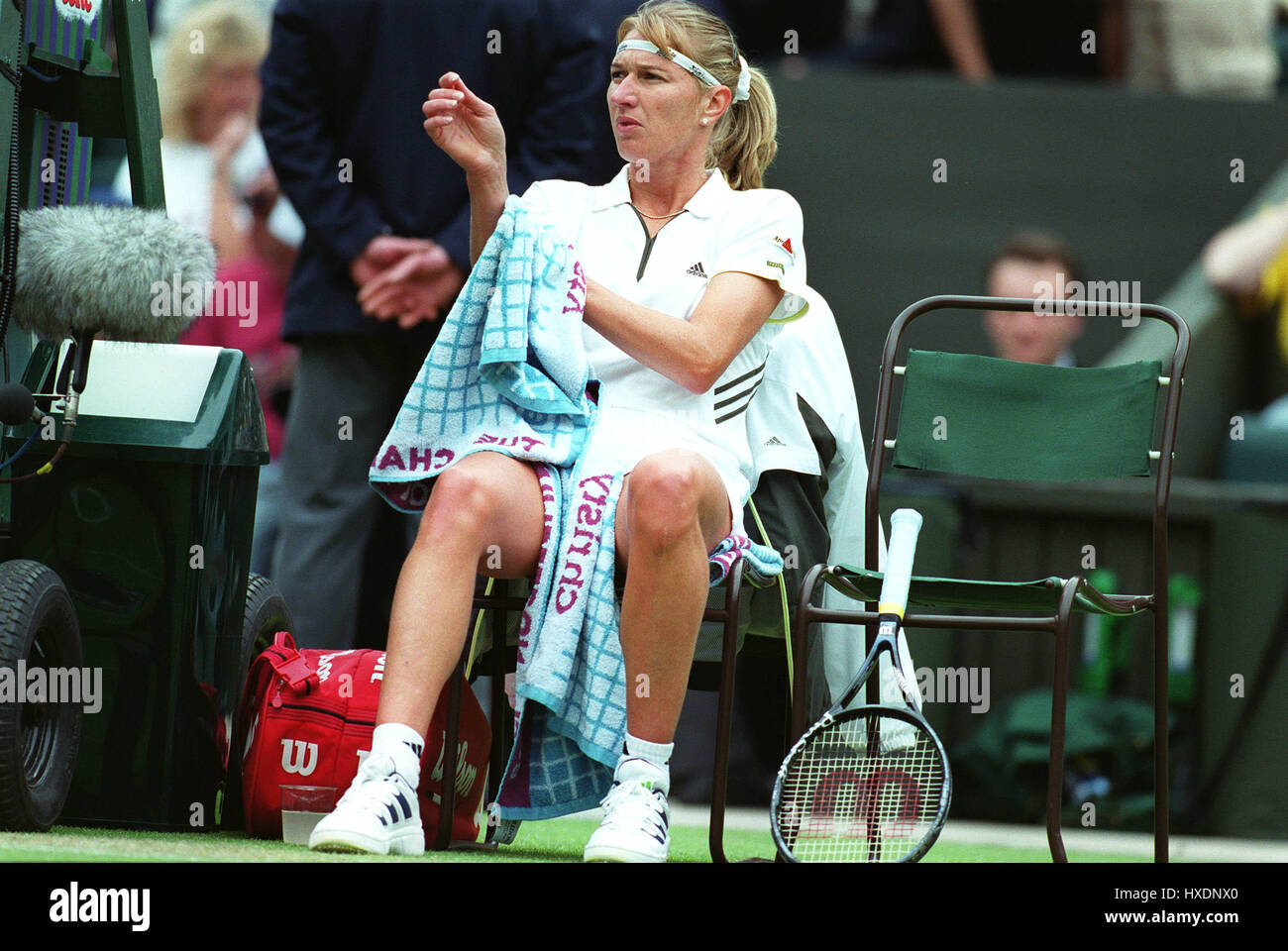 STEFFI GRAF WIMBLEDON 1999 22 June 1999 Stock Photo - Alamy