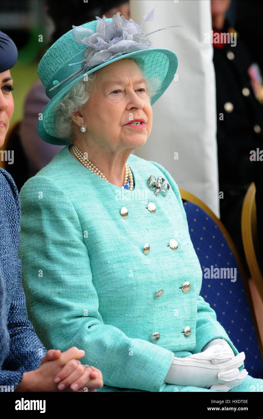 Queen elizabeth ii portrait hi-res stock photography and images - Alamy