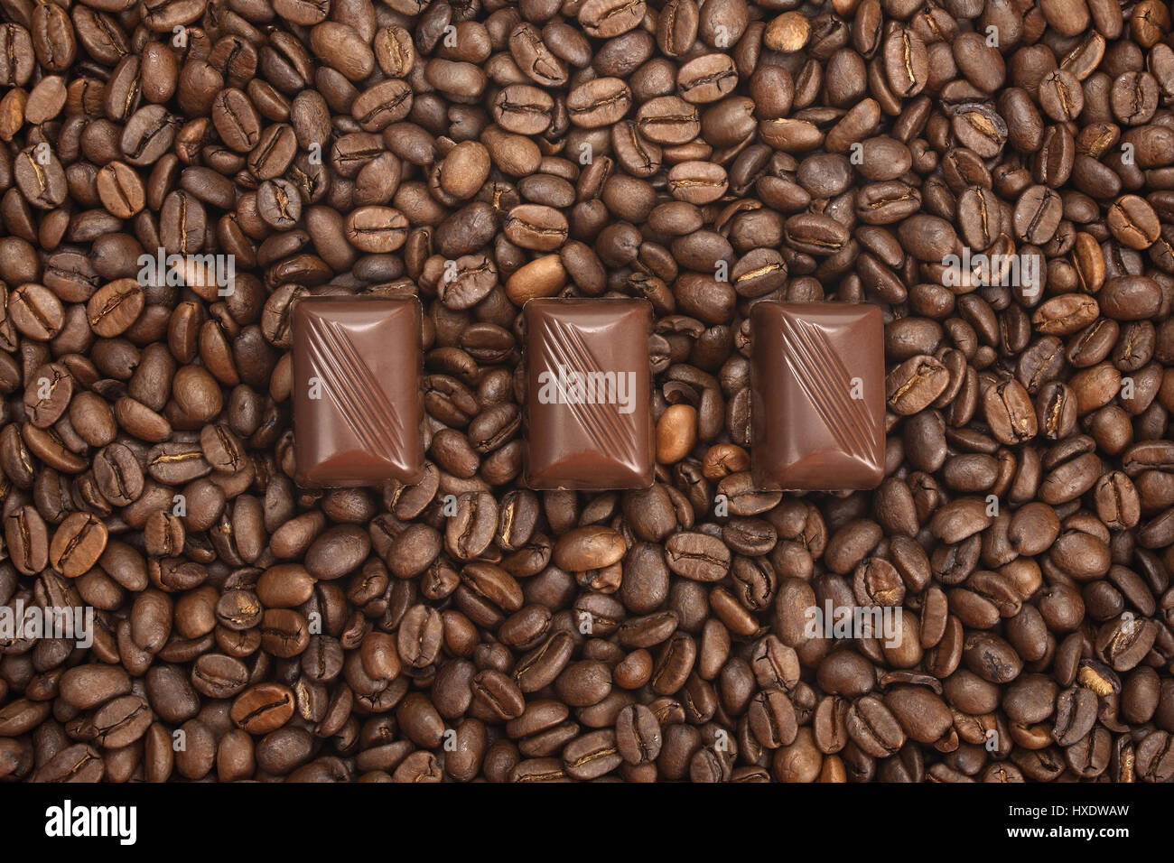 Chocolate candy with coffee beans, Schokoladenkonfekt mit Kaffeebohnen ...