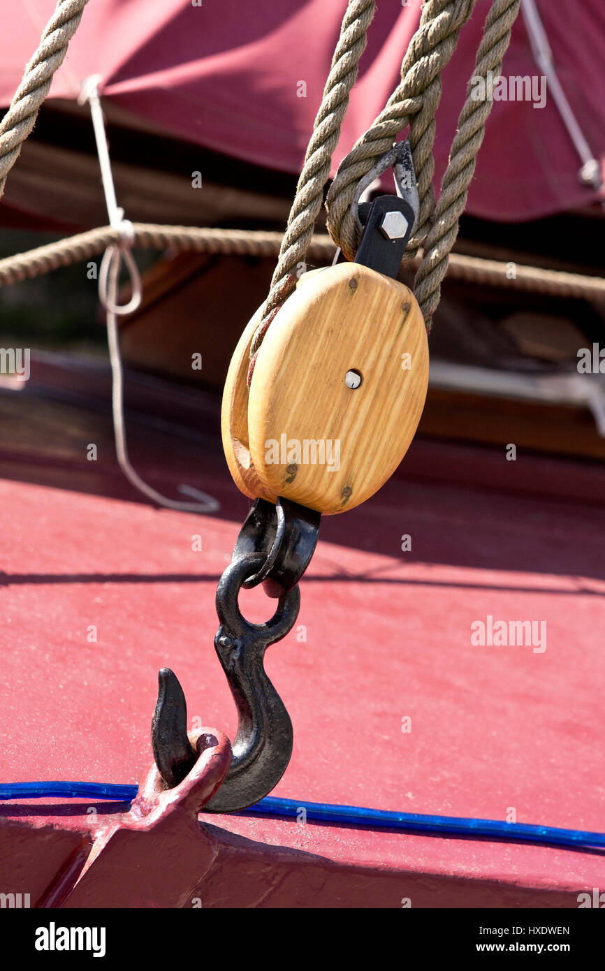 An Umlenkrolle of wood with rope's work on a traditional yachtsman, A wooden pulley with rope on a traditional sailing ship |, Eine Umlenkrolle aus Ho Stock Photo