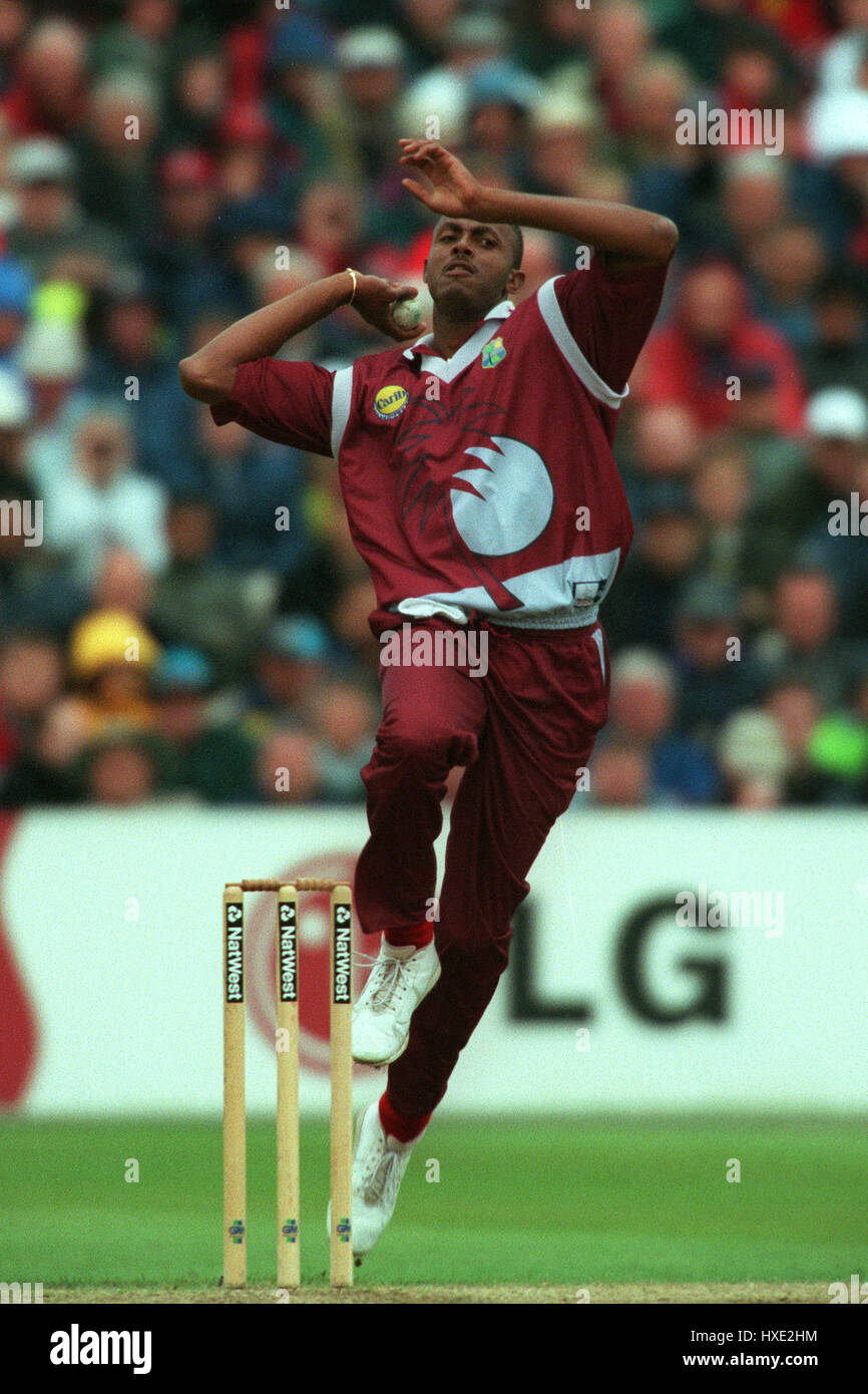 COURTNEY WALSH WEST INDIES 30 May 1999 Stock Photo Alamy
