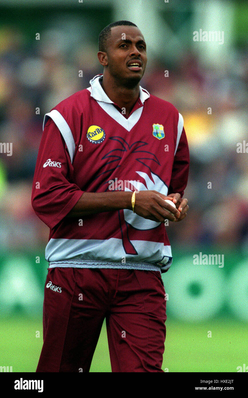 COURTNEY WALSH WEST INDIES 30 May 1999 Stock Photo Alamy