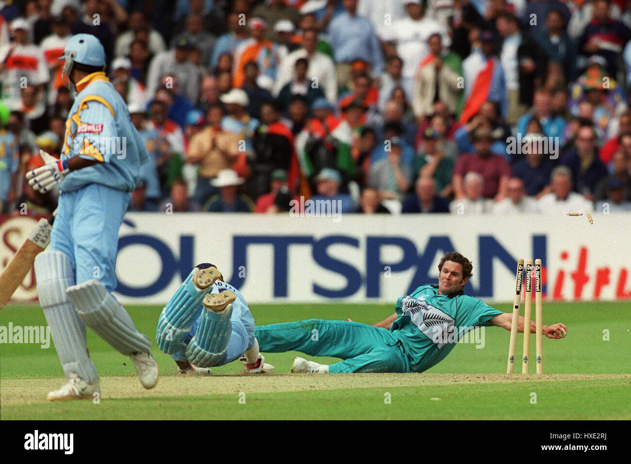 CAIRNS RUNS OUT ROBIN SINGH INDIA V NEW ZEALAND 12 June 1999 Stock Photo