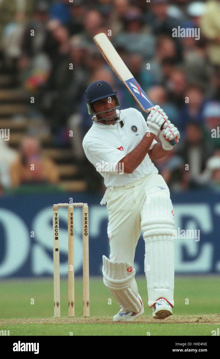 mohammed-azharuddin-india-derbyshire-ccc-04-june-1996-HXE4NE.jpg