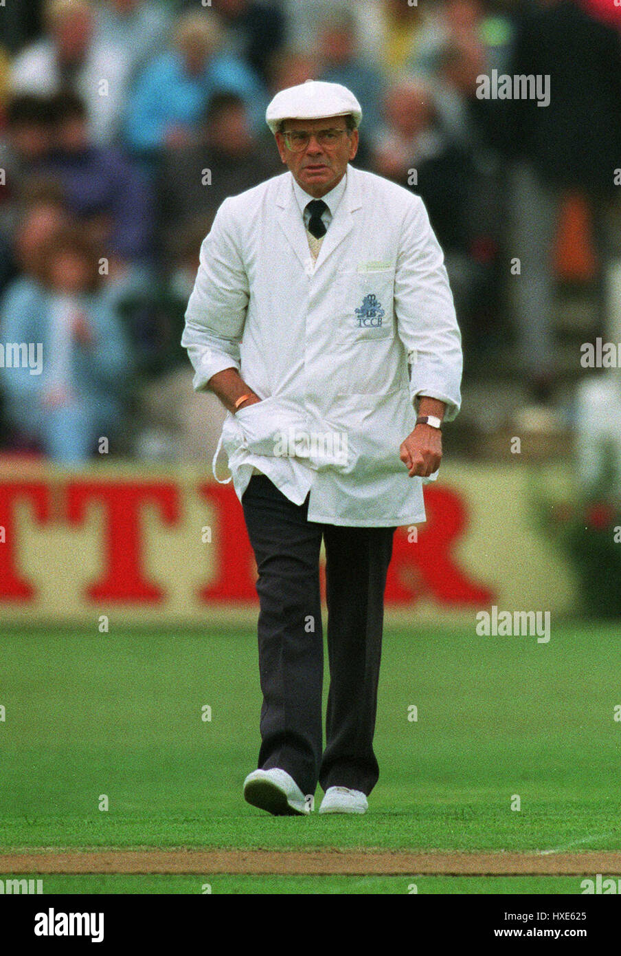 DICKIE BIRD CRICKET UMPIRE 16 June 1992 Stock Photo Alamy