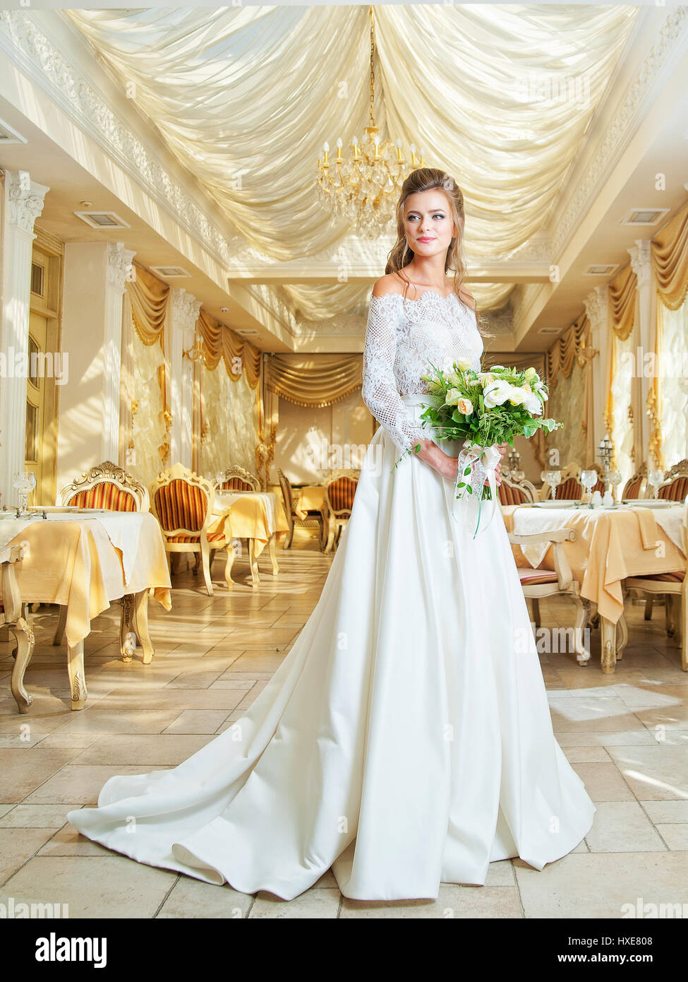 Wedding hair blonde hi-res stock photography and images - Alamy Wedding hair blonde hi-res stock photography and images - Alamy
