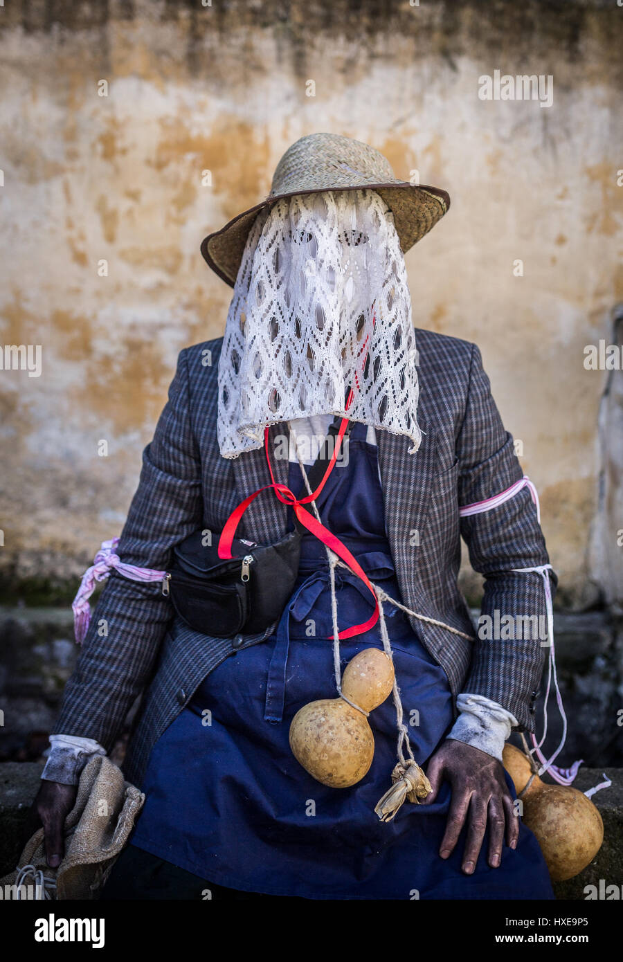 Dressed in rags hires stock photography and images Alamy