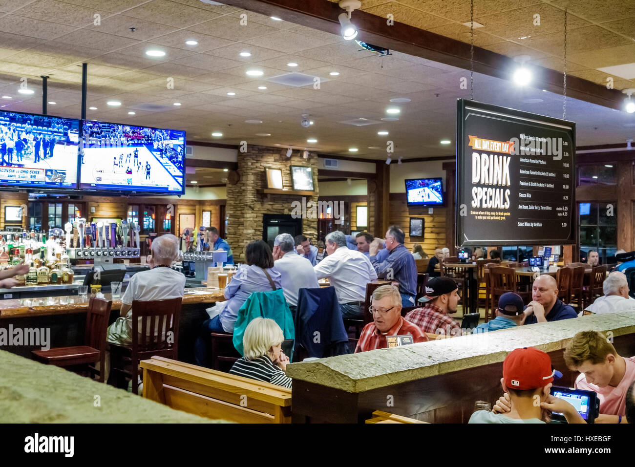 Sports bar tv screen hi-res stock photography and images