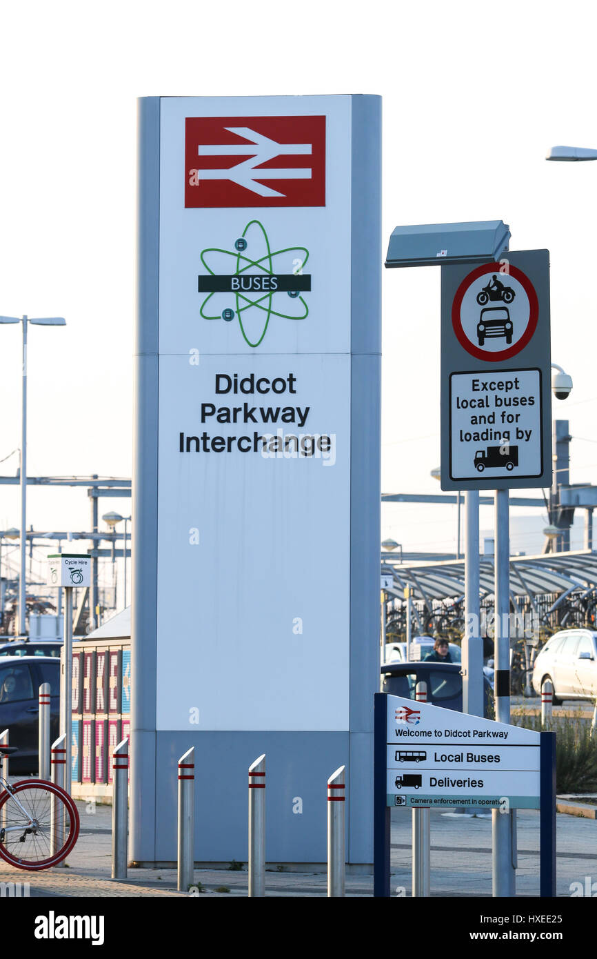 didcot-parkway-train-station-stock-photo-alamy