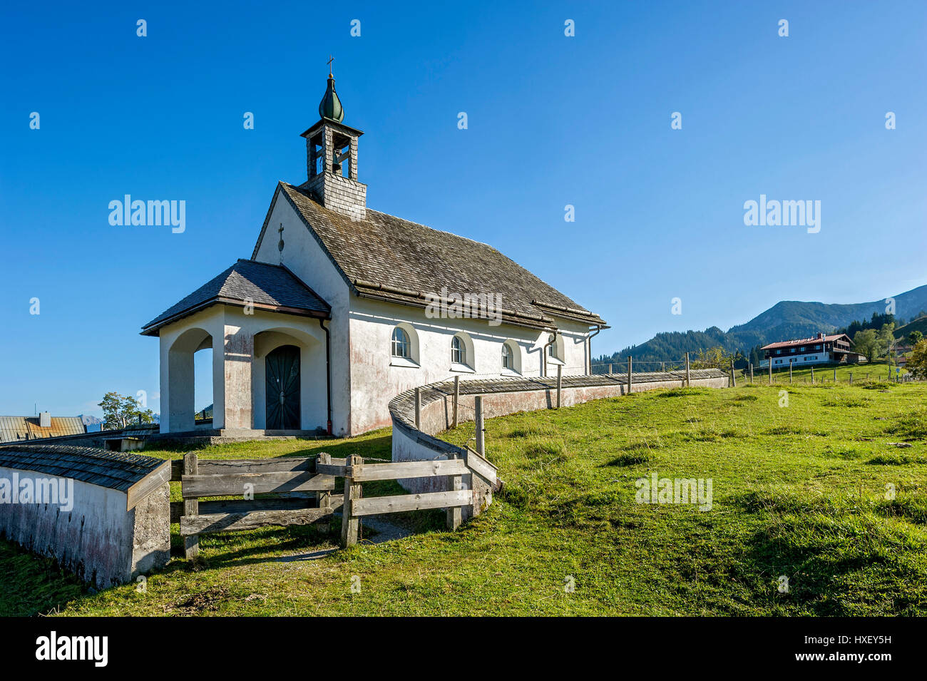 Mountain church St. Leonhard, Grafenherberg, Sudelfeld, Mangfall mountains, Upper Bavaria, Bavaria, Germany Stock Photo