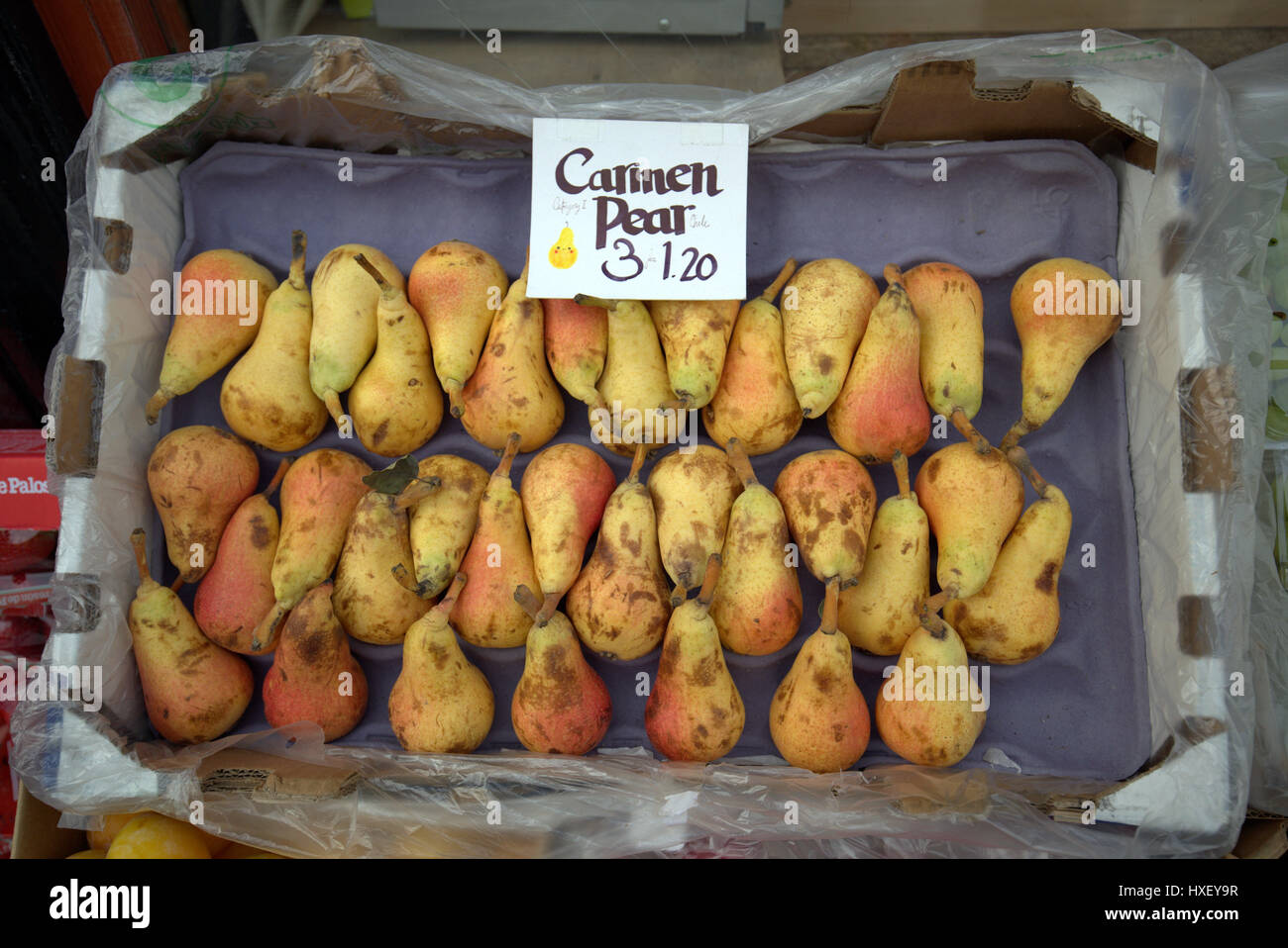 fruit and vegetable stall organic Carmen pear Stock Photo