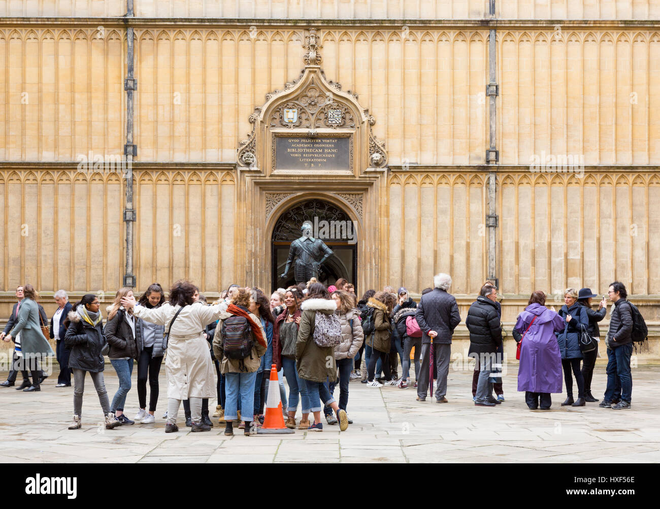 Bodleian Library Oxford tourism - tourists at the entrance to the Bodleian Library, Oxford UK Stock Photo