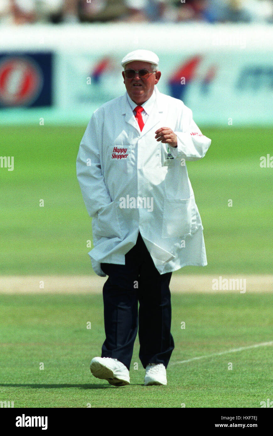 Cricket umpire out hi-res stock photography and images - Alamy