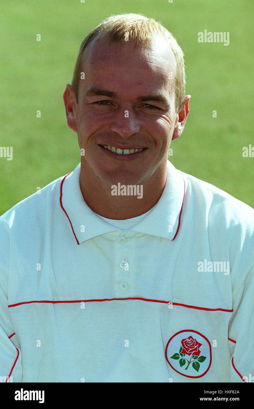 GRAHAM LLOYD LANCASHIRE CCC 05 April 2000 Stock Photo Alamy