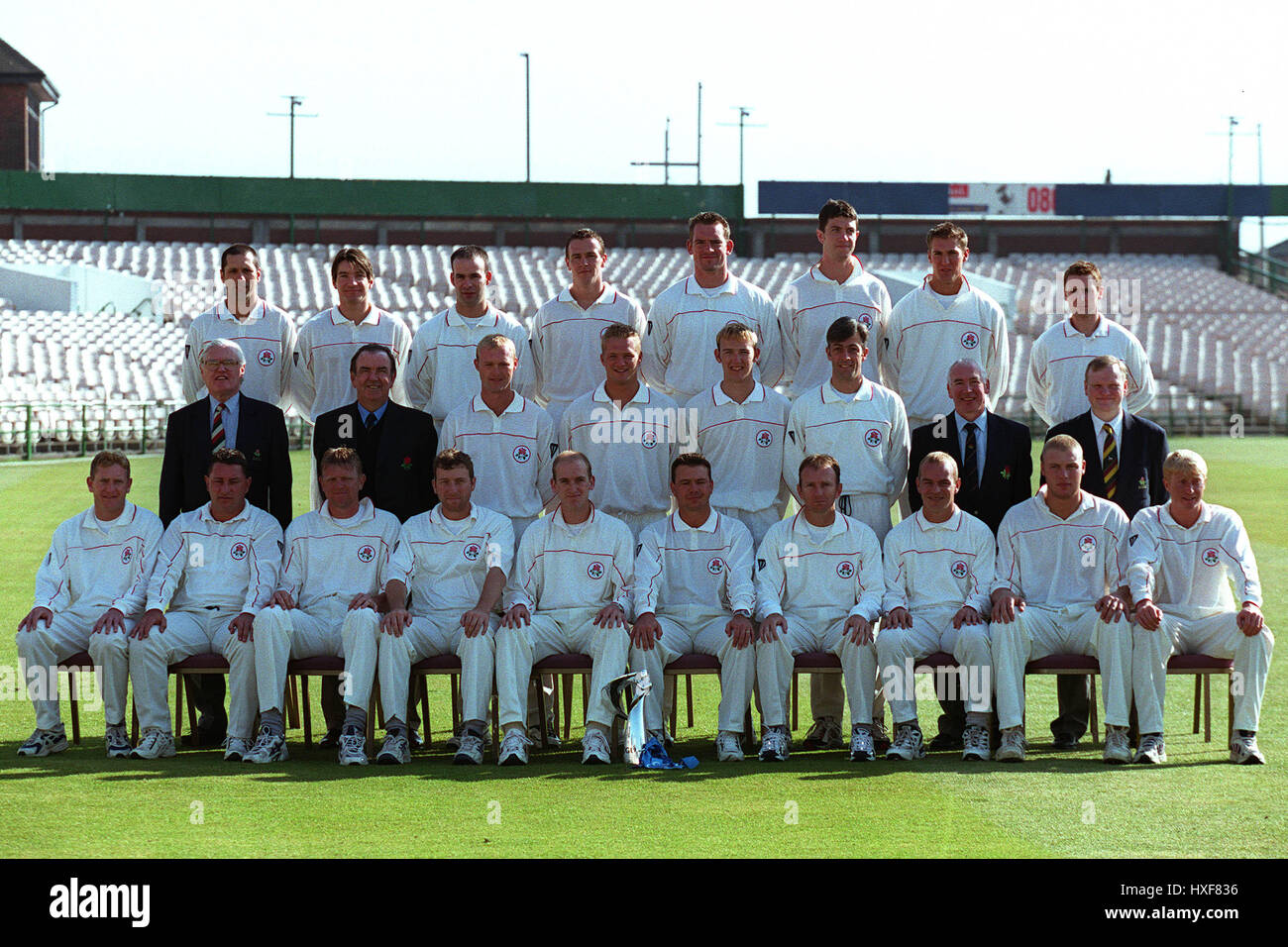 LANCASHIRE COUNTY CRICKET TEAM OLD TRAFFORD MANCHESTER 05 April 2000 Stock Photo