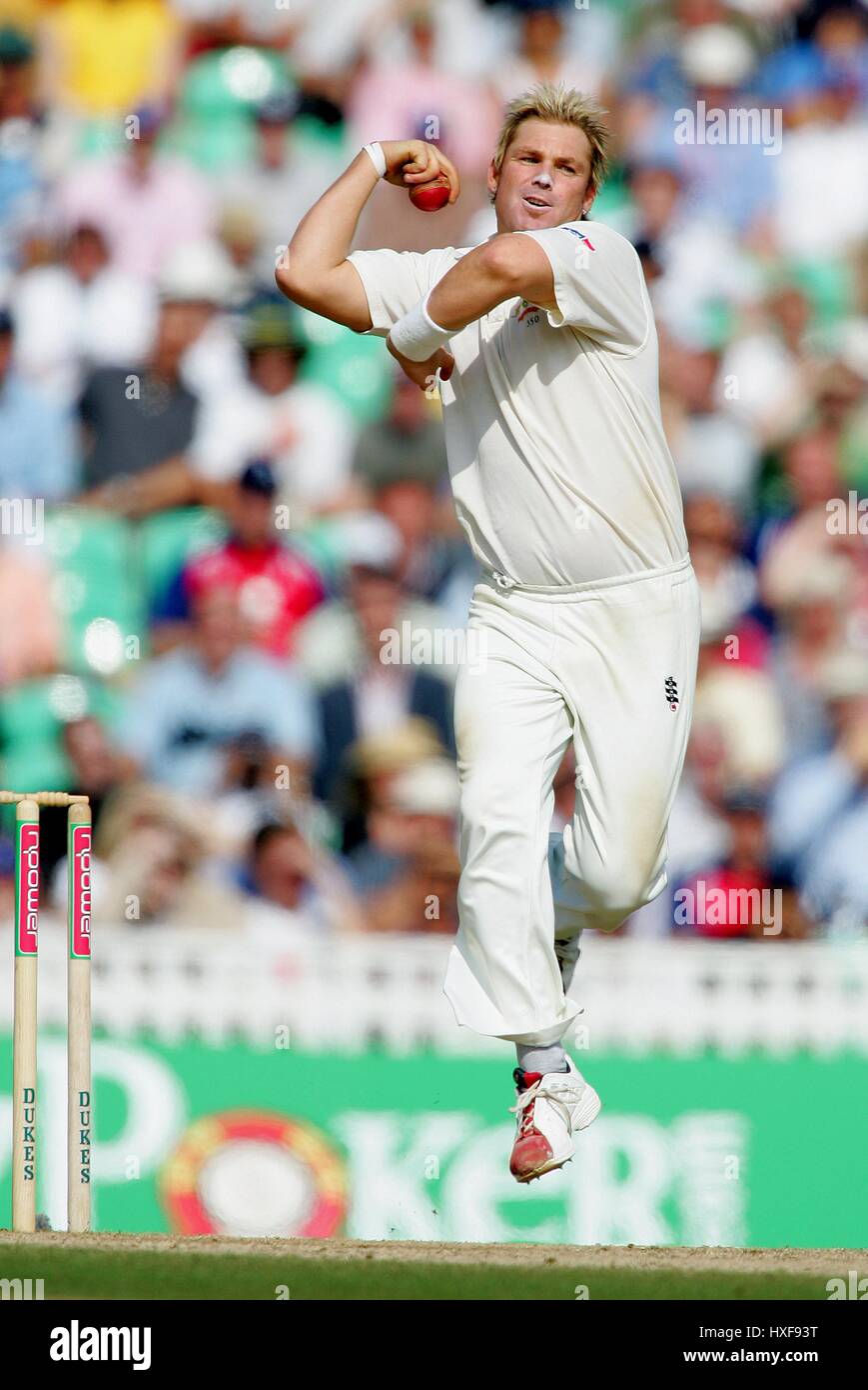 Shane warne bowling hi-res stock photography and images - Alamy