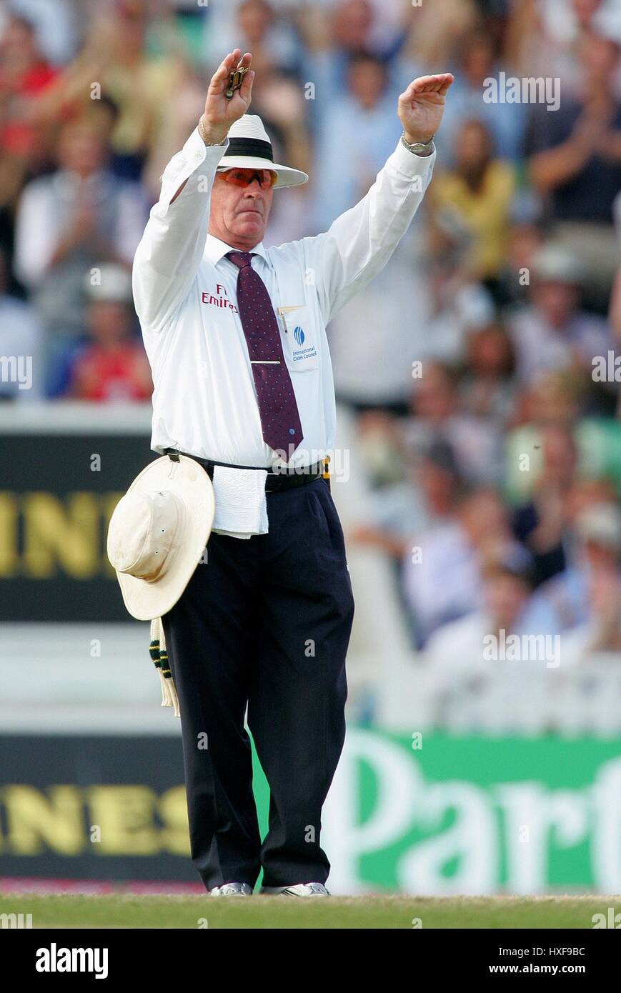 Cricket umpire hot sale dress