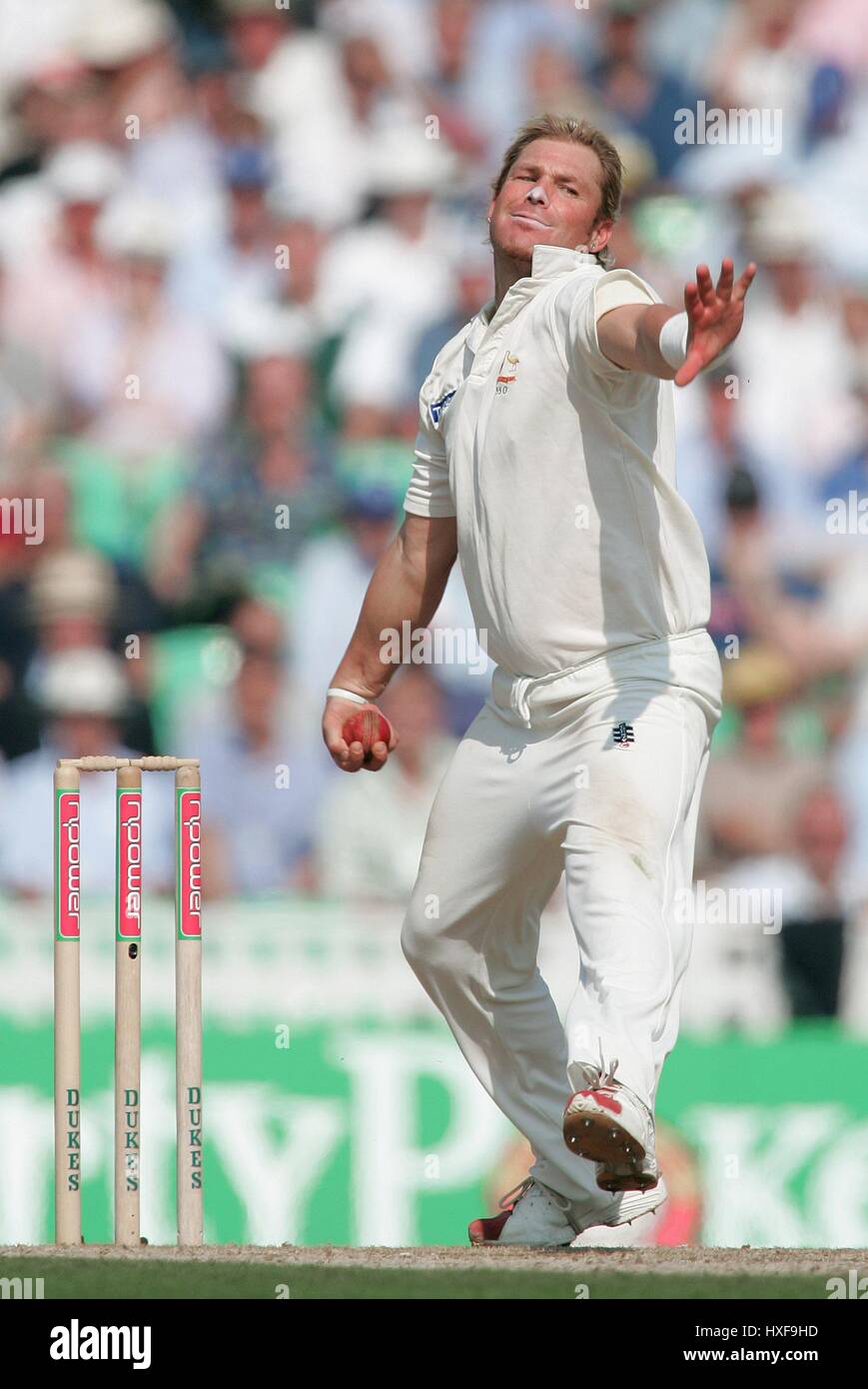 Shane warne ashes bowling hi-res stock photography and images - Alamy