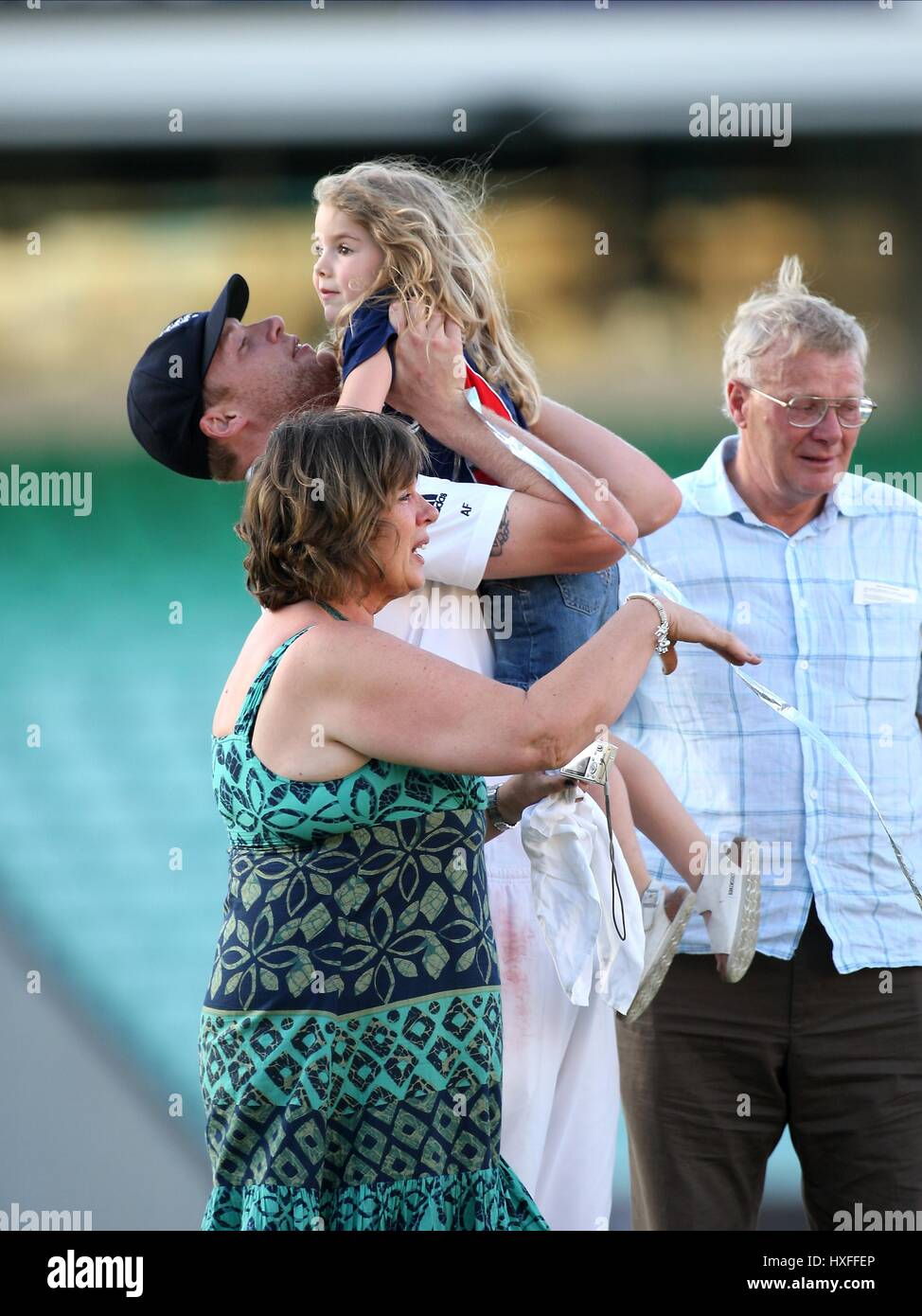ANDREW FLINTOFF DAUGHTER HOLLY ENGLAND & LANCASHIRE CCC THE BRIT OVAL