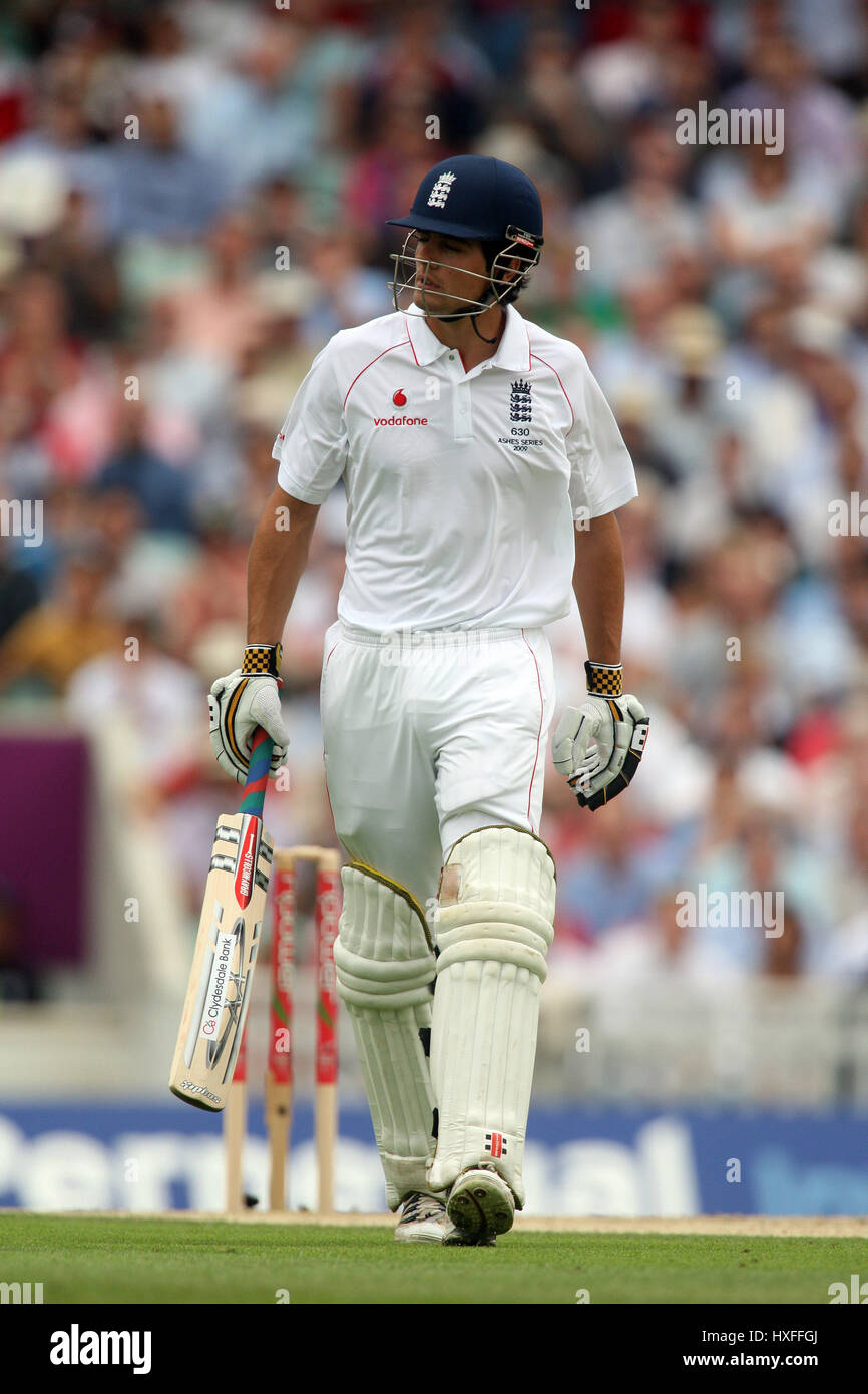 ALISTAIR COOK DISMISSED FOR 10 5TH ASHES TEST MATCH THE BRIT OVAL LONDON ENGLAND 20 August 2009 Stock Photo