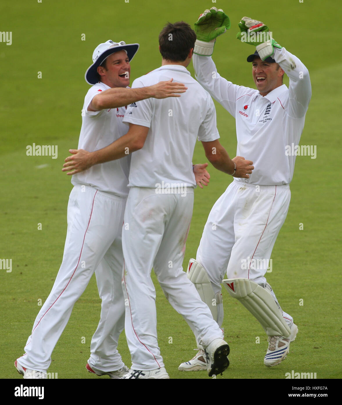 ANDREW STRAUSS JIMMY ANDERSON ENGLAND V AUSTRALIA LORDS LONDON ENGLAND 17 July 2009 Stock Photo