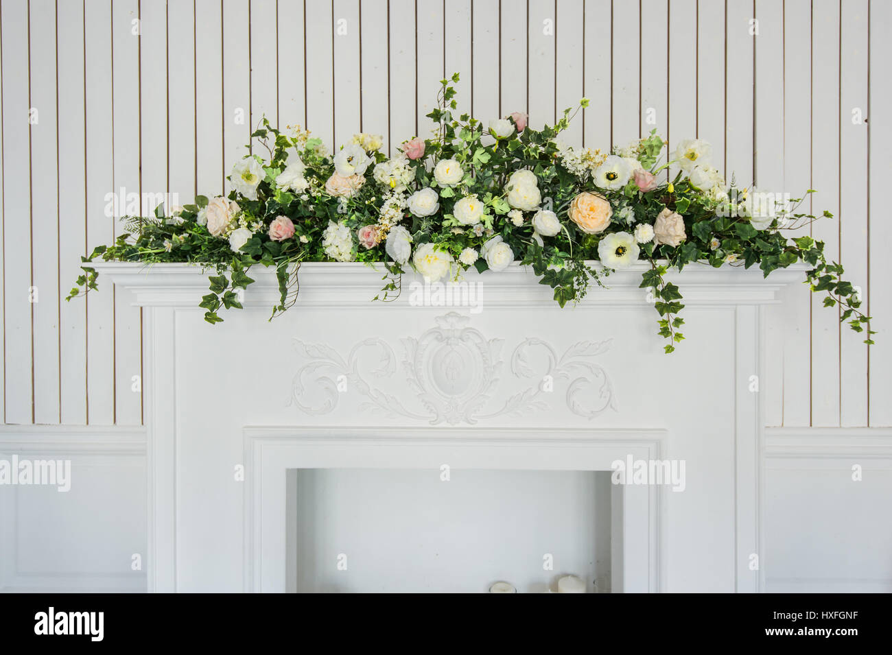 White fireplace hi-res stock photography and images - Alamy