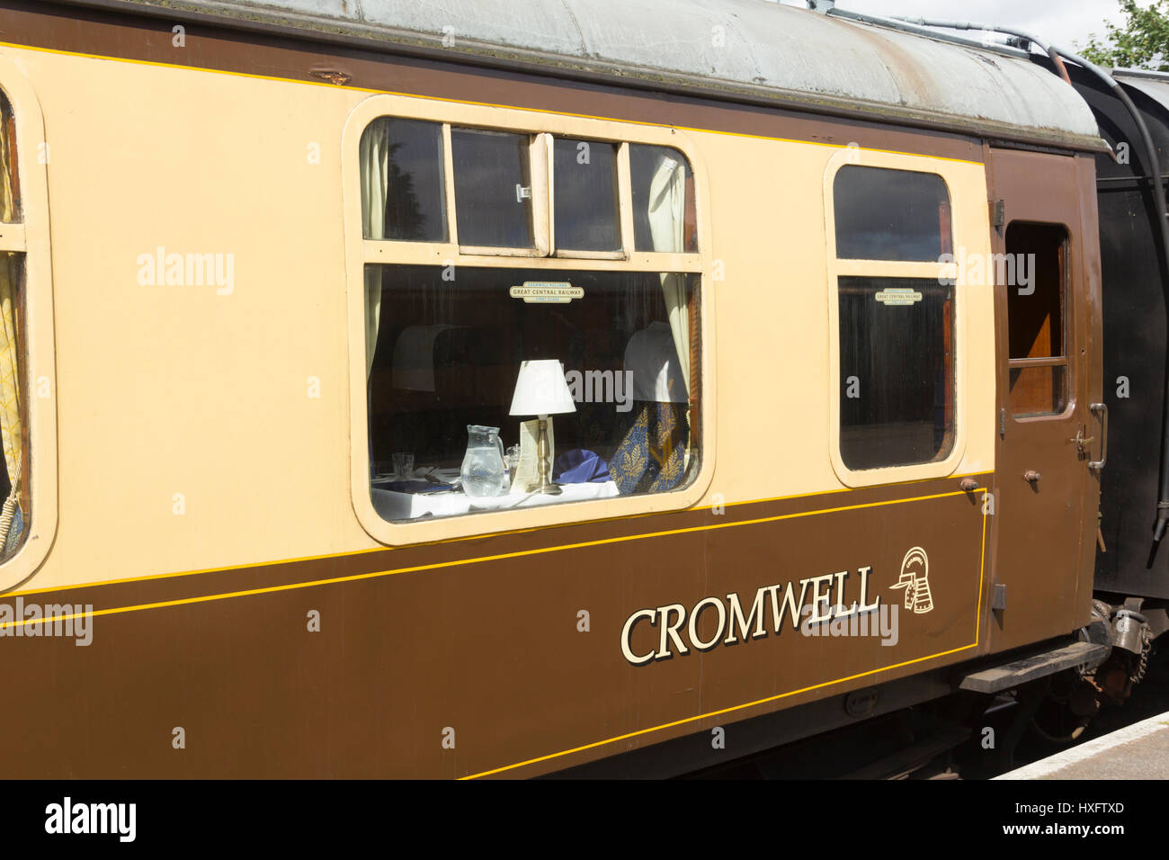 Exterior of a Cromwell Pullman  dining train on the Great Central Railway, Loughbrough.  The dining train carriages are not genuine Pullman coaches Stock Photo