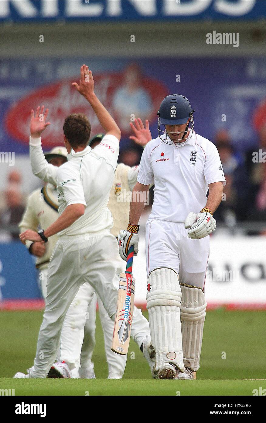 ANDREW STRAUSS BOWLED BY MORNE ENGLAND V SOUTH AFRICA HEADINGLEY LEEDS ENGLAND 18 July 2008 Stock Photo