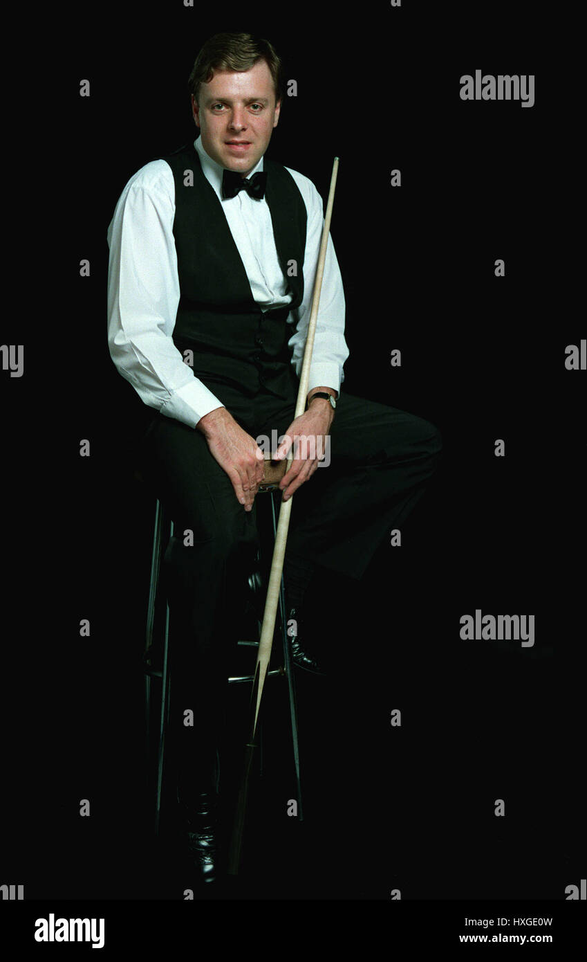 MIKE HALLETT EMBASSY WORLD CHAMPIONSHIPS 29 November 1994 Stock Photo