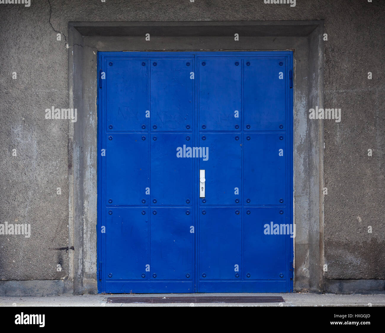 metal blue door Stock Photo Alamy